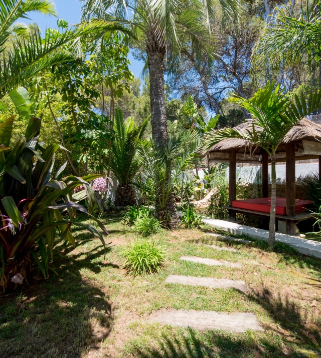 Resa Estates modern villa for sale te koop Cala Tarida Ibiza garden .jpg